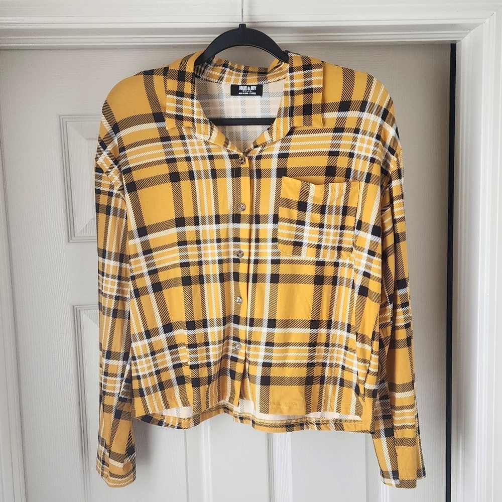 Stretchy soft, cropped, yellow plaid print button up by Jolie & Joy. Size Xl